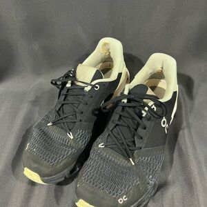 On Cloud Cloudflyer 2.0 Running Shoes In Black and White. Men's  Size 11w